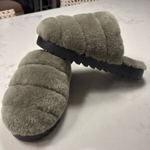 Women’s UGG’s 9 sage green slippers
